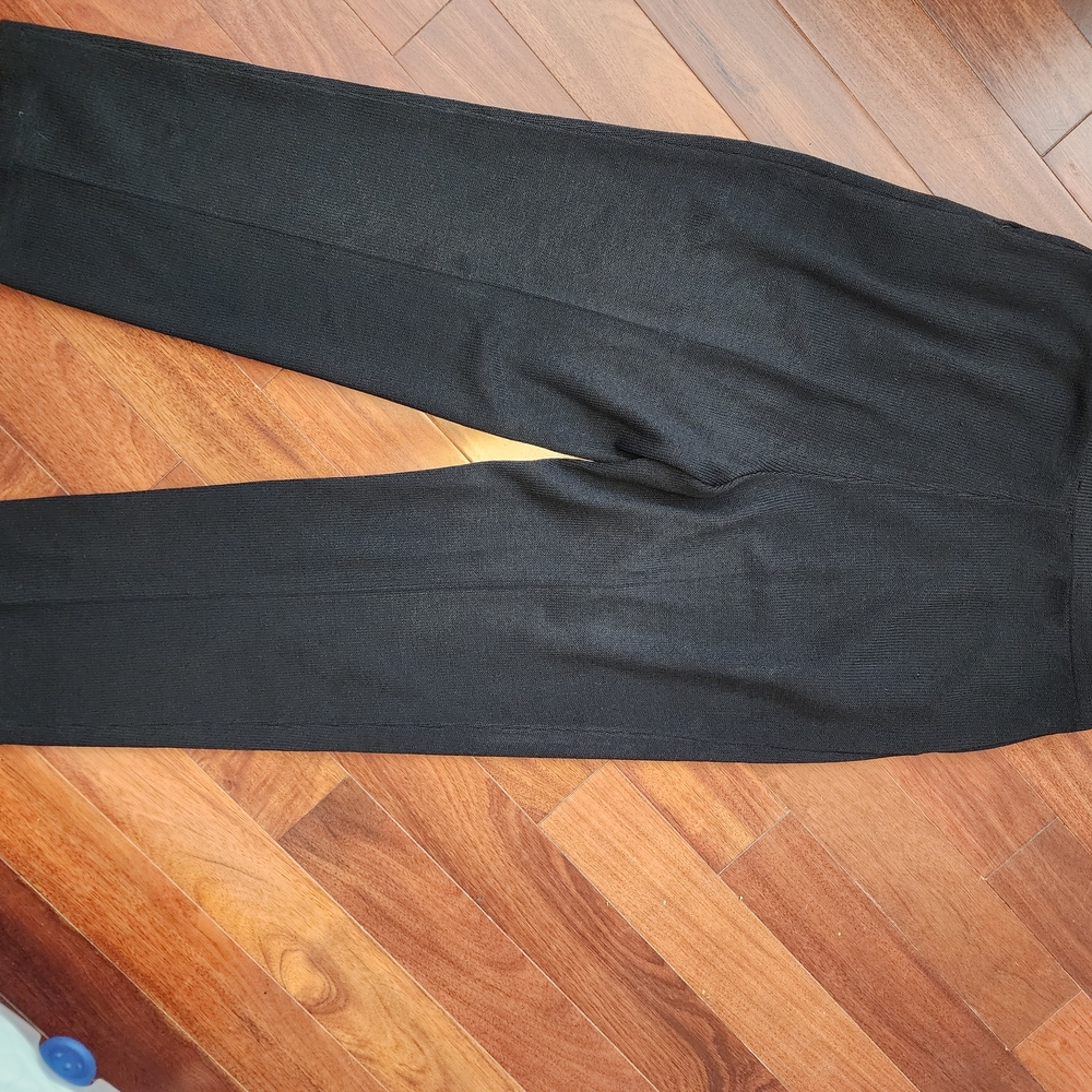 St. John Classic Black Knitwear - Picture 4 of 4